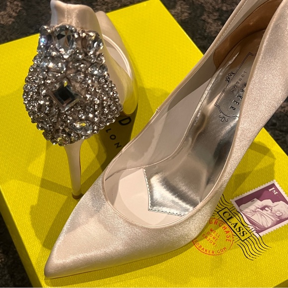 LIKE NEW TED BAKER LONDON MIEON STILETTOS IN LIGHT CREAM - WORN ONCE INDOORS! - Picture 3 of 16